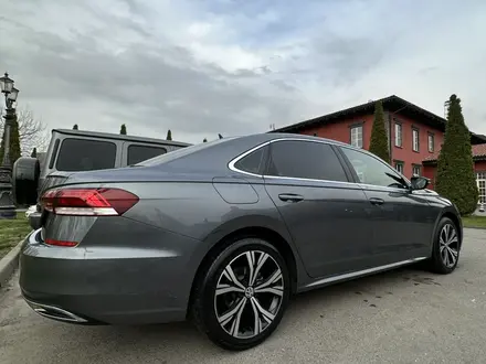 Volkswagen Passat 2020 года за 11 500 000 тг. в Алматы – фото 17