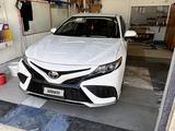 Toyota Camry 2018 годаfor10 700 000 тг. в Атырау – фото 2