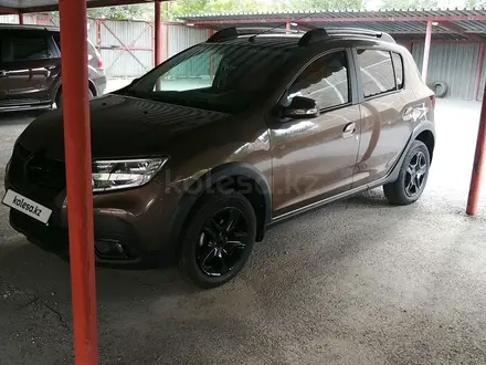 Renault Sandero Stepway 2022 года за 7 500 000 тг. в Караганда – фото 2