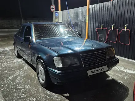 Mercedes-Benz E 200 1994 года за 1 300 000 тг. в Шымкент – фото 2