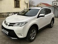 Toyota RAV4 2015 года за 10 400 000 тг. в Атырау