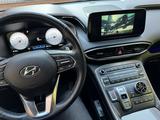 Hyundai Santa Fe 2022 года за 17 500 000 тг. в Уральск – фото 5
