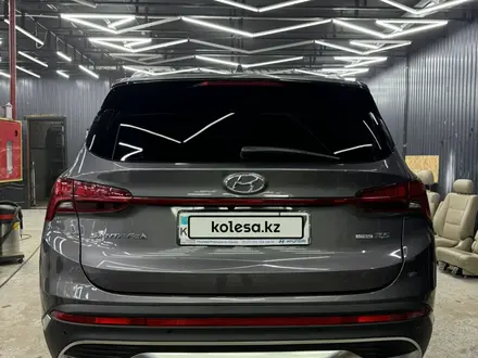 Hyundai Santa Fe 2022 года за 21 500 000 тг. в Уральск – фото 4