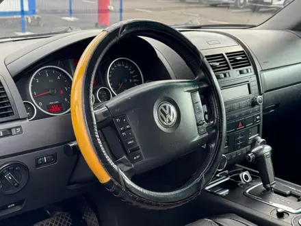 Volkswagen Touareg 2008 года за 3 950 000 тг. в Алматы – фото 12