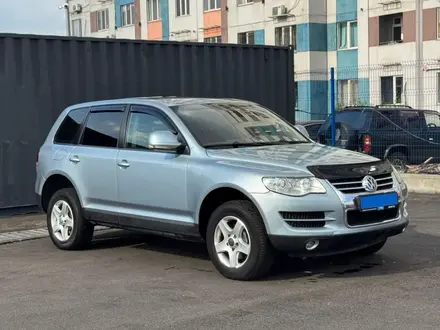Volkswagen Touareg 2008 года за 3 950 000 тг. в Алматы – фото 3
