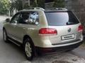Volkswagen Touareg 2006 года за 6 500 000 тг. в Алматы – фото 14