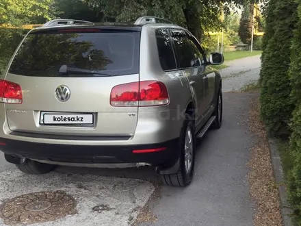 Volkswagen Touareg 2006 года за 6 500 000 тг. в Алматы – фото 17