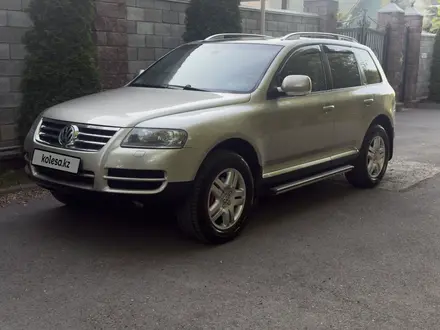 Volkswagen Touareg 2006 года за 6 500 000 тг. в Алматы – фото 4