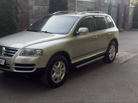 Volkswagen Touareg 2006 года за 6 500 000 тг. в Алматы – фото 21