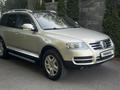 Volkswagen Touareg 2006 года за 6 500 000 тг. в Алматы – фото 24