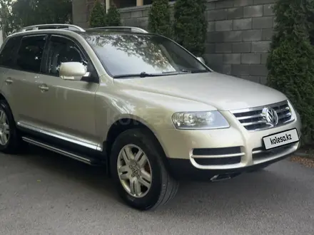 Volkswagen Touareg 2006 года за 6 500 000 тг. в Алматы – фото 24