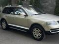 Volkswagen Touareg 2006 года за 6 500 000 тг. в Алматы – фото 29