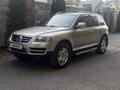 Volkswagen Touareg 2006 года за 6 500 000 тг. в Алматы – фото 2