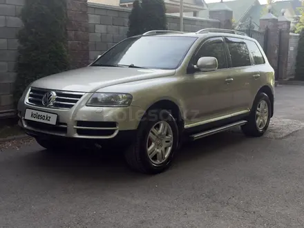 Volkswagen Touareg 2006 года за 6 500 000 тг. в Алматы – фото 2