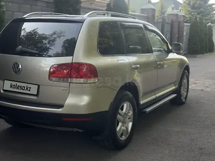 Volkswagen Touareg 2006 года за 6 500 000 тг. в Алматы – фото 32