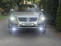 Volkswagen Touareg 2006 года за 6 500 000 тг. в Алматы – фото 33