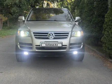 Volkswagen Touareg 2006 года за 6 500 000 тг. в Алматы – фото 33