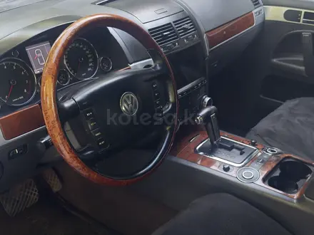 Volkswagen Touareg 2006 года за 6 500 000 тг. в Алматы – фото 35