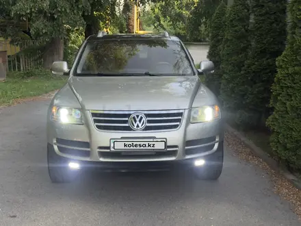 Volkswagen Touareg 2006 года за 6 500 000 тг. в Алматы – фото 34