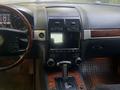 Volkswagen Touareg 2006 года за 6 500 000 тг. в Алматы – фото 36