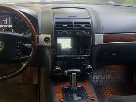Volkswagen Touareg 2006 года за 6 500 000 тг. в Алматы – фото 36