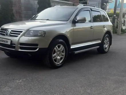 Volkswagen Touareg 2006 года за 6 500 000 тг. в Алматы – фото 3