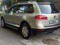 Volkswagen Touareg 2006 года за 6 500 000 тг. в Алматы – фото 9