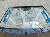 Оригинальные стекла Mercedes BMW за 20 000 тг. в Алматы – фото 3