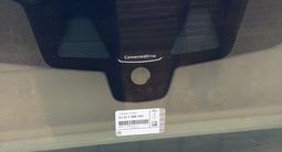 Оригинальные стекла Mercedes BMW за 20 000 тг. в Алматы – фото 2