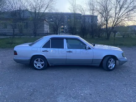 Mercedes-Benz E 280 1992 года за 2 000 000 тг. в Жаркент – фото 2