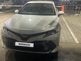 Toyota Camry 2020 года за 16 500 000 тг. в Талдыкорган – фото 2