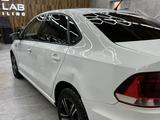 Volkswagen Polo 2015 года за 4 200 000 тг. в Атырау – фото 2