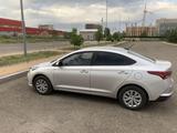 Hyundai Accent 2021 года за 7 800 000 тг. в Караганда – фото 2