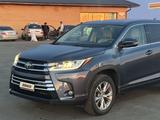 Toyota Highlander 2016 года за 10 000 000 тг. в Уральск – фото 2