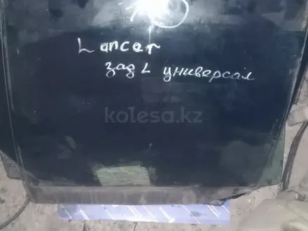 Стёкла дверные задние опускные и форточка правая на Митсубиси Лансер Lancer за 5 000 тг. в Алматы