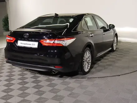 Toyota Camry 2018 года за 13 600 000 тг. в Алматы – фото 4