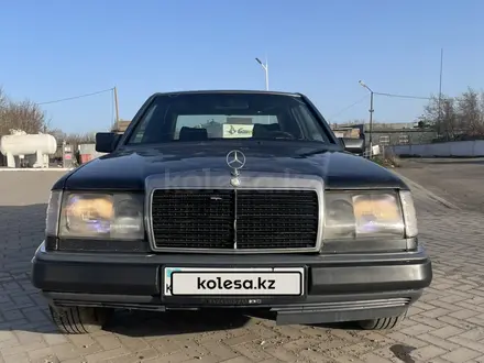 Mercedes-Benz E 200 1993 года за 1 300 000 тг. в Караганда