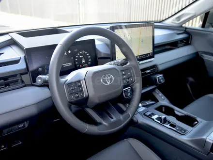 Toyota RAV4 Luxe HEV 2026 года за 28 390 000 тг. в Шымкент – фото 14