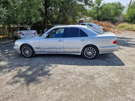 Mercedes-Benz E 200 2000 года за 4 000 000 тг. в Шиели – фото 6