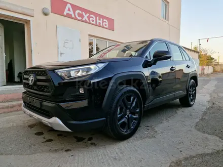 Toyota RAV4 2022 года за 18 700 000 тг. в Актау