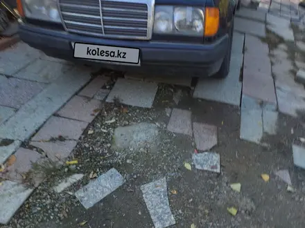 Mercedes-Benz E 260 1990 года за 1 400 000 тг. в Алматы