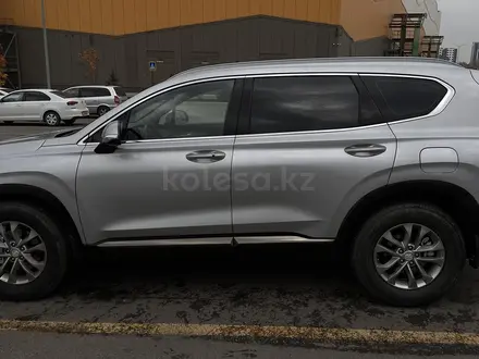 Hyundai Santa Fe 2021 года за 13 700 000 тг. в Алматы – фото 2