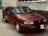 Volkswagen Passat 1994 годаүшін1 400 000 тг. в Актобе