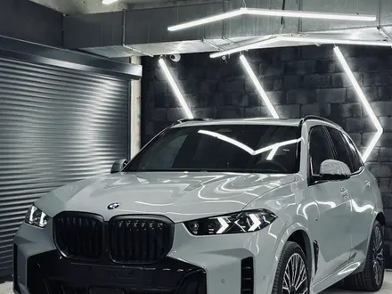 BMW X5 2025 года за 66 000 000 тг. в Алматы – фото 3