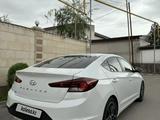 Hyundai Elantra 2019 годаfor8 000 000 тг. в Алматы – фото 3