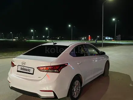 Hyundai Accent 2018 года за 6 950 000 тг. в Актобе – фото 3