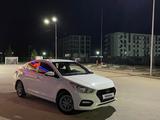 Hyundai Accent 2018 года за 6 950 000 тг. в Актобе – фото 2