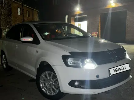 Volkswagen Polo 2014 года за 6 100 000 тг. в Актобе – фото 2