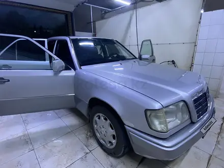 Mercedes-Benz E 200 1994 года за 2 350 000 тг. в Жезказган – фото 8