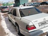 Mercedes-Benz E 320 1994 года за 1 400 000 тг. в Астана – фото 2